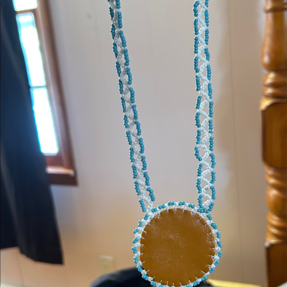 Vintage Native American Handcrafted Beaded Necklace with genuine leather - Picture 3 of 4